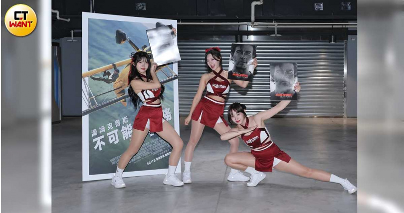 廉世彬(左起)、禹洙漢、河智媛對湯姆克魯斯的特技表演印象深刻。(圖/趙文彬攝)