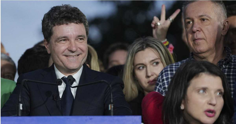 羅馬尼亞親歐盟數學天才勝選總統。（圖／達志／美聯社）