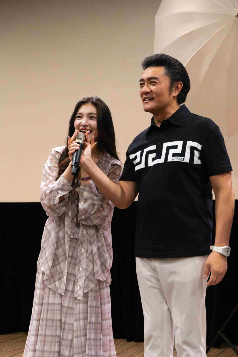 李㼈（左）與女兒李紫嫣一起推薦《突破：三千米的泳氣》，希望為大家帶來正能量。（圖／星光瑞瑞提供）