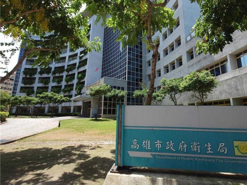 針對屏東縣業者遭爆使用工業用雙氧水浸泡豬大腸，高雄市議員李眉蓁質疑產品流入高市市場一事，高雄市政府衛生局今（14）日晚間表示，經查涉案的穩旺冷凍食品行共進貨違規產品2批，分別為36公斤與90公斤，已全數掌握流向，違規產品並未流入市面。（圖／高雄市政府衛生局提供）
