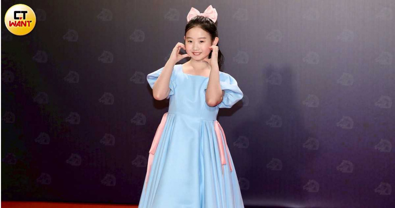 葉子綺因《左撇子女孩》入圍金馬獎，走上金馬獎紅毯模樣十分可愛。（圖／本刊攝影組）