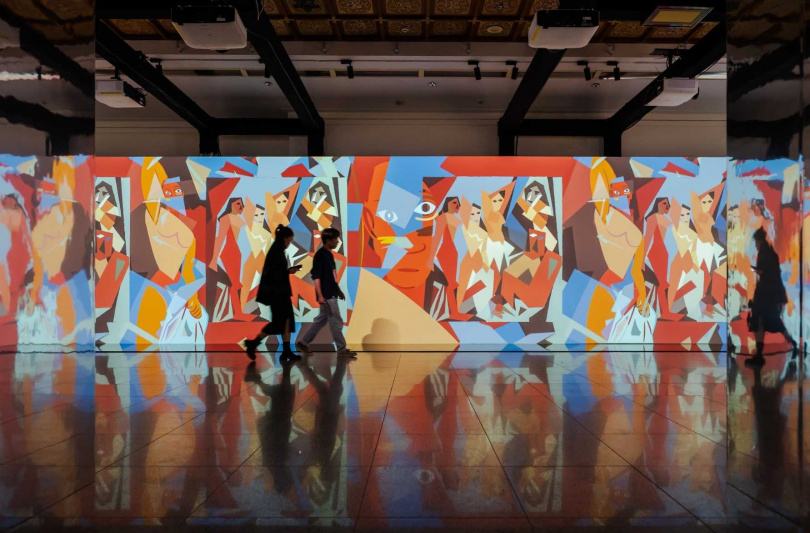 永恆畢卡索沉浸式劇場,用影像、聲音與色彩,置身流動光影中感受藝術。(圖/翡冷翠文創提供)