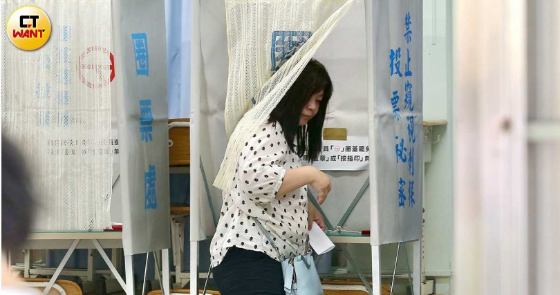 不在籍投票雖可解決部分無法返鄉投票的問題,但仍有民眾憂心可能衍生買票、操弄選舉等風險。(圖/黃耀徵攝)