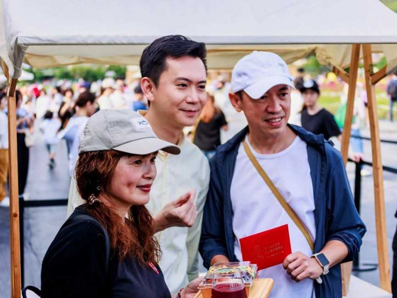 竹北市長鄭朝方（中）邀請各界在17日閉幕式前，這幾天把握時間到竹北鳳岡地區逛逛。（圖／翻攝自竹北市公所媒體群組）