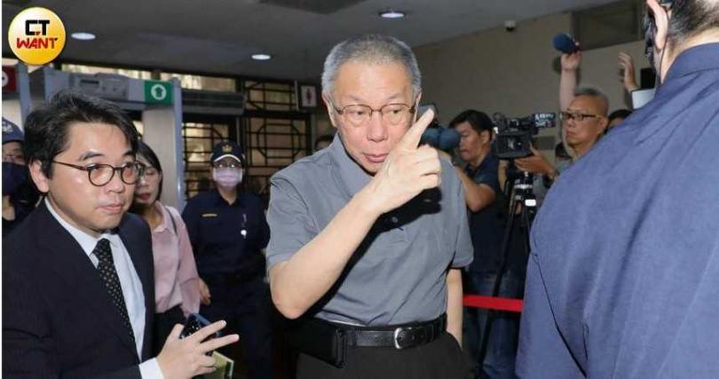 柯文哲回應《選罷法》修法爭議,反嗆外界應將其正名為「林淑芬條款」。(圖/周志龍攝)