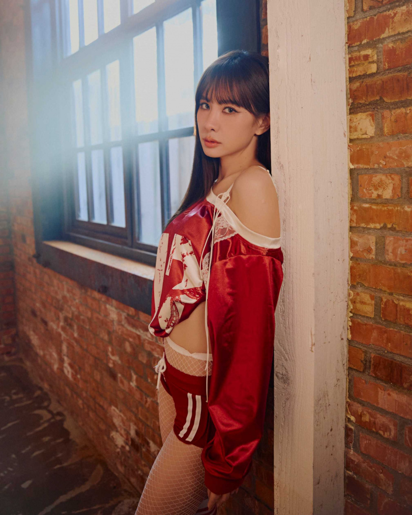 〈Maybe We Can〉由安心亞親自填詞，歌詞呈現女性在現代關係中掌握自主權的重要性。（圖／百鴻揚娛樂提供）