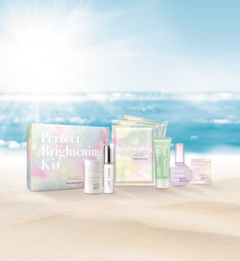 內容包含：全效清透防曬露 SPF50+ 30ml、光透勻皙精華 18ml、光透勻皙精華面膜 21ml ×3片、沁夏涼感保濕凝膠 40g、果漾精華保濕噴霧 50ml、煥亮淨膚VC軟膜錠 ×8包。FANCL光透沁白夏季限量套組（6件組）4.8折，特價2,980元（原價6,095元） （圖／品牌提供）
