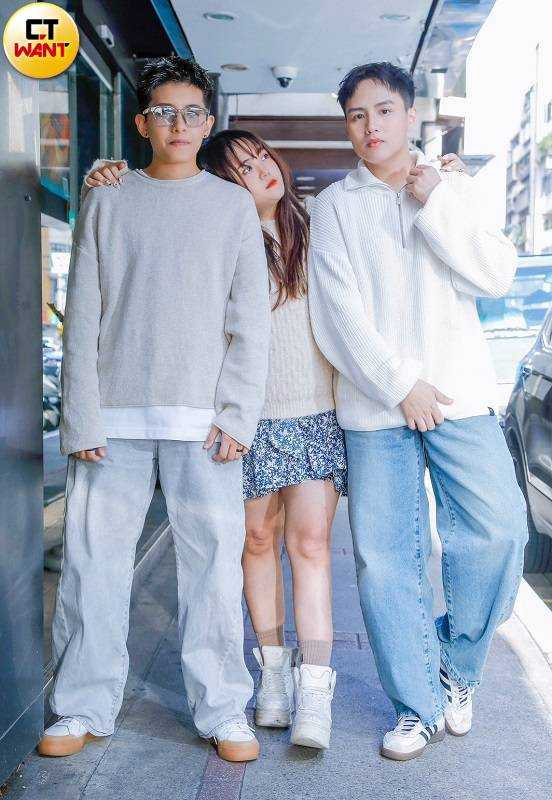 曾靜玟（左起）、黃詩甜與蔣玉杰為了推廣族語而努力。（圖／趙文彬攝）