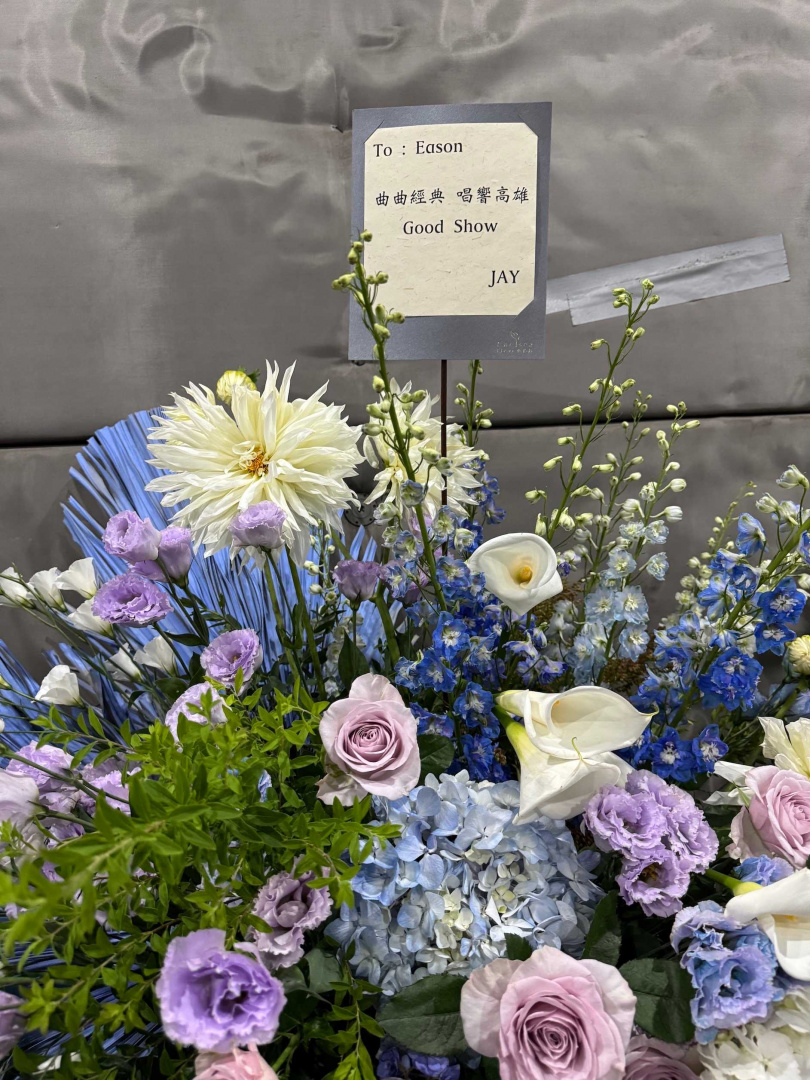 周杰倫的卡片上寫著「曲曲經典、唱響高雄，Good Show」。（圖／My Kan提供）