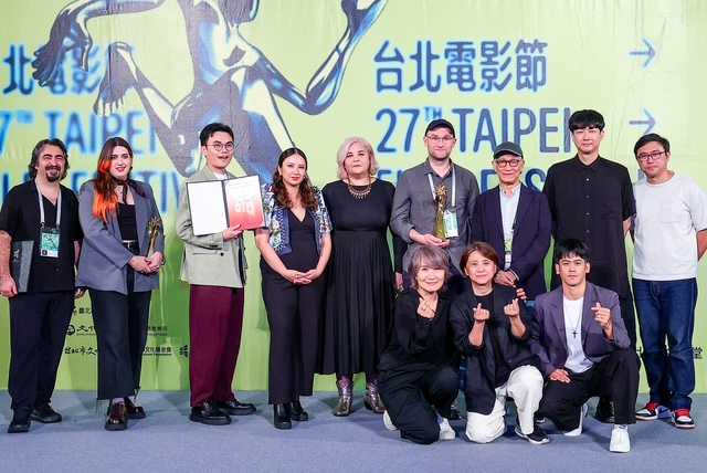 2025台北電影節國際新導演競賽得獎者與評審團一同合照。(圖/台北電影節提供)