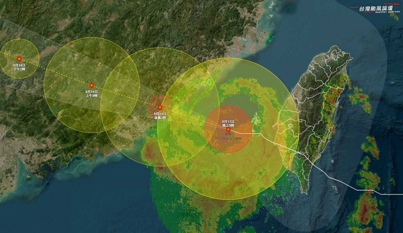 颱風暴風圈深夜就會脫離台灣本島。（圖／翻攝自台灣颱風論壇｜天氣特急臉書）