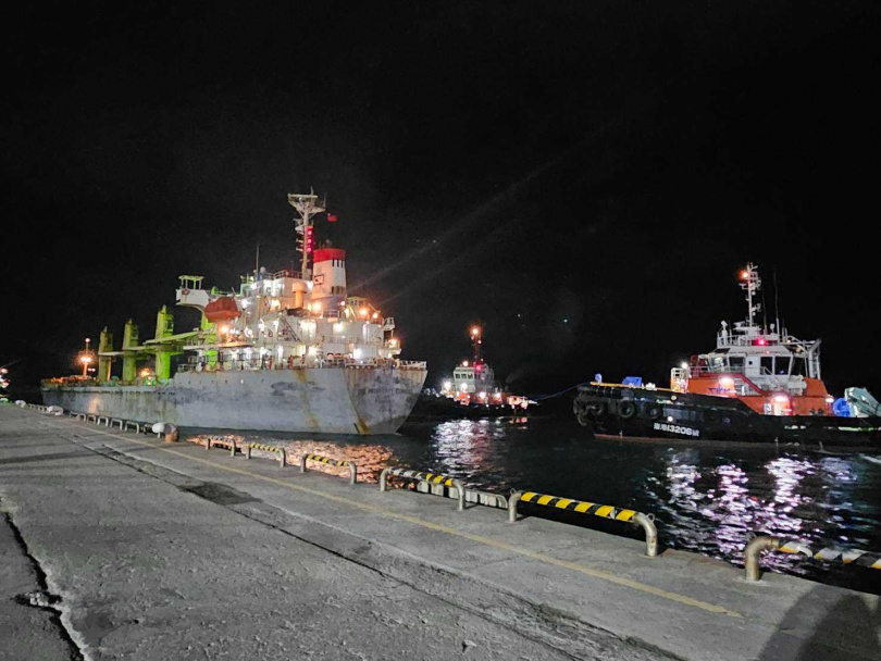 「通鴻輪」安全靠泊於花蓮港22號碼頭。(圖/交通部航港局)
