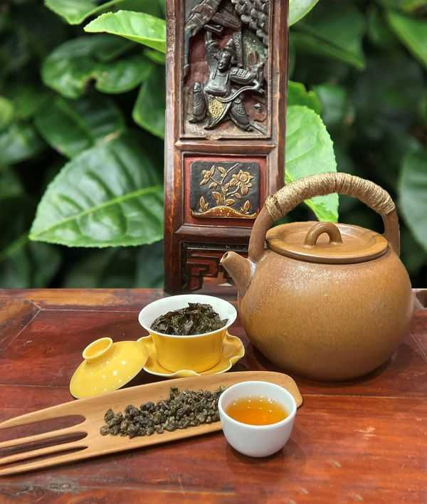 林君寄來的「如來神掌」阿里山野放佛手茶滋味特別迷人。（圖／吳德亮攝影）