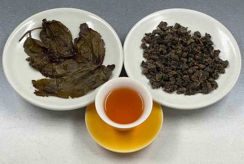 阿里山佛手摘採較嫩，所製成的茶品顆粒明顯要小。（圖／吳德亮攝影）
