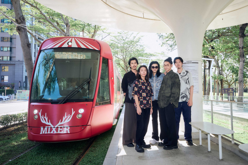 高雄輕軌出現麋先生宣傳列車。(圖/相信音樂提供 )