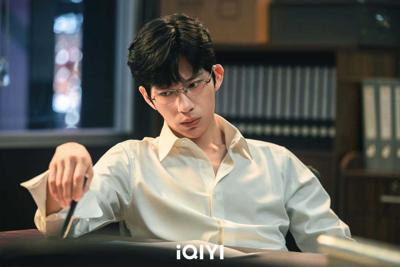 《鋼鐵森林》井柏然飾演江寒聲。(圖/iQIYI愛奇藝國際版)