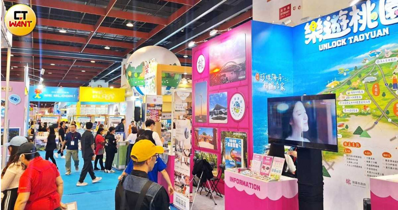 國內地方館也大力祭出超殺優惠搶客,除此之外還有各式活動及試吃,讓民眾有玩、有吃、有拿。(圖/林榮芳攝)