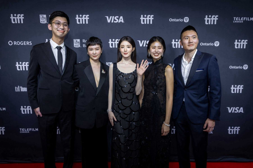 《幸福快樂的日子》於多倫多國際影展世界首映，監製苗華川（左起）、導演阮鳳儀、演員舒華、演員陳璇、監製張林翰現身。（圖／水花電影提供）