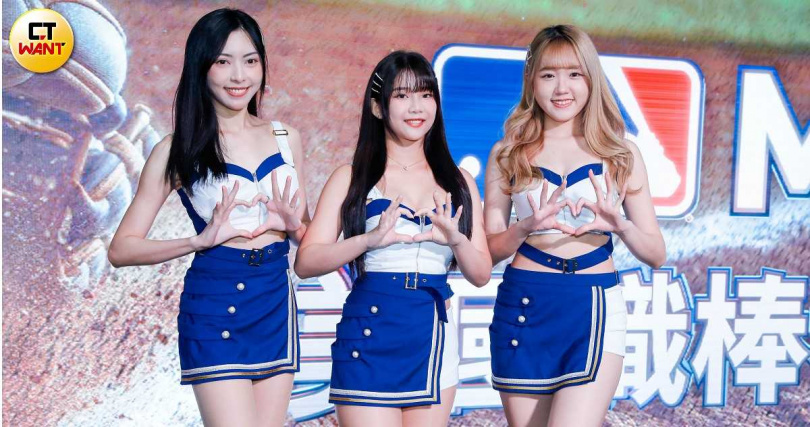 「華視MLB轉播記者會」邀來富邦啦啦隊Fubon Angels潔米、奶昔、栗子三姝現場應援。（圖／趙文彬攝）