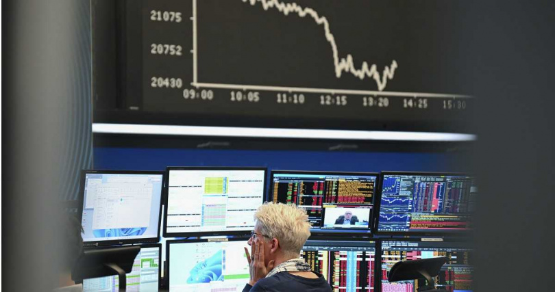 美國總統川普宣布全面性關稅後，中國宣布反制報復。川普對此回應，中國打錯牌，顯示「他們慌了」。（圖／達志／美聯社）