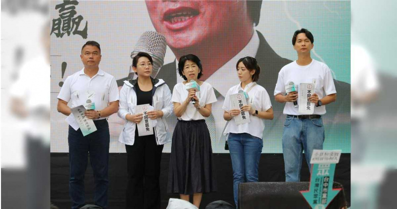 民眾黨前黨主席柯文哲的妻子陳佩琪20日表示，將會請律師幫柯文哲申請投票權，盼726一起出門投「不同意」。（圖／中國時報記者袁茵攝）