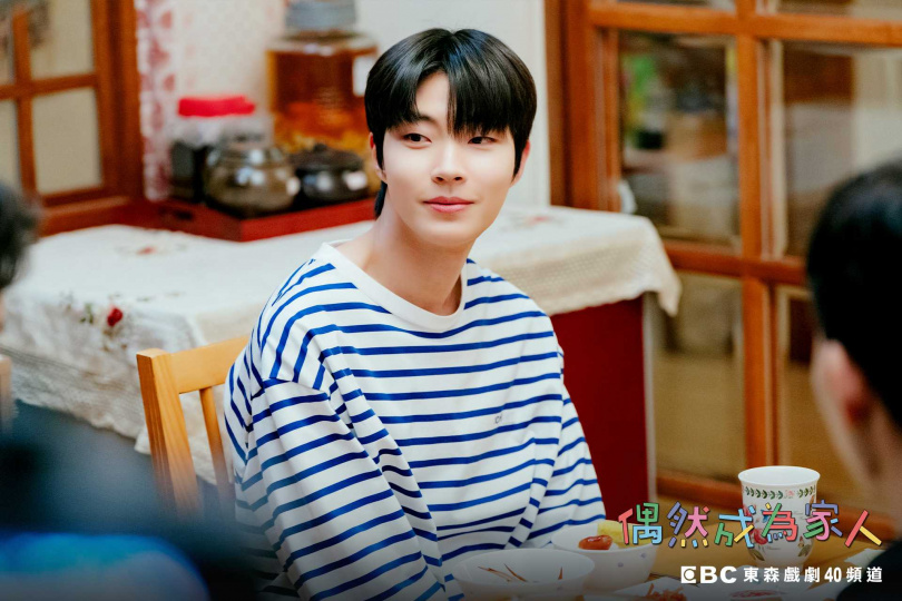 黃寅燁笑言酒精能讓人變得更加坦率,因此透過喝酒增進情感。(圖/東森提供)