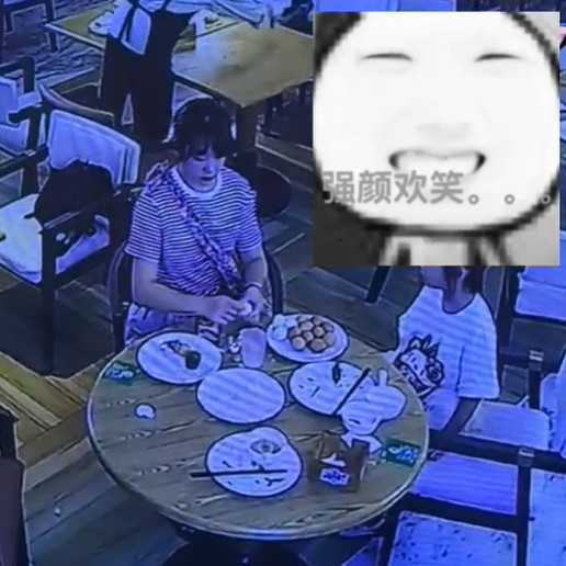 監視器拍到女子的行為。（圖／翻攝自黃西炮微博）