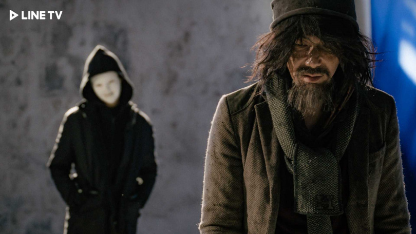 《黑白盒子》邀請李李仁（右）與莫允雯演出，莫允雯飾演神秘面具人。（圖／LINE TV）