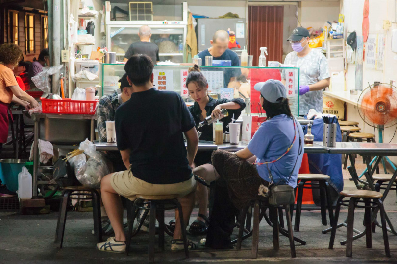 張齡予與朋友又去吃浮水魚羹,這也是她相當喜愛的小吃。(圖/讀者提供)