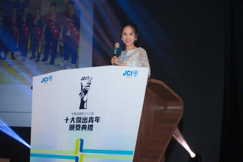 上周張齡予前往台南主持十大傑出青年頒獎典禮。(圖/翻攝自張齡予臉書)