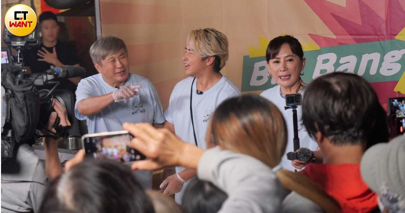 歐漢聲站C位掌廚，3人展現絕佳默契。（圖／本刊攝影組）