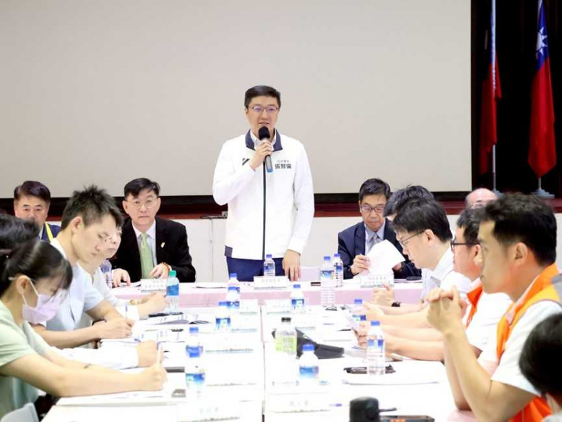 立委張智倫（中）關心員山消防分隊改建可能方案。（圖／翻攝自張智倫媒體群組）