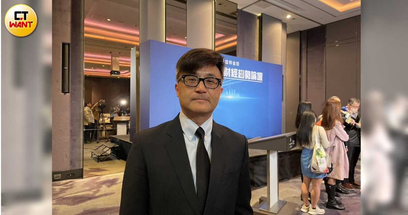 第四季為企業營收獲利最後衝刺期，為業界所稱旺季，台股大盤再創新高機率高。圖為富邦投顧董事長陳奕光。（圖／李蕙璇攝）