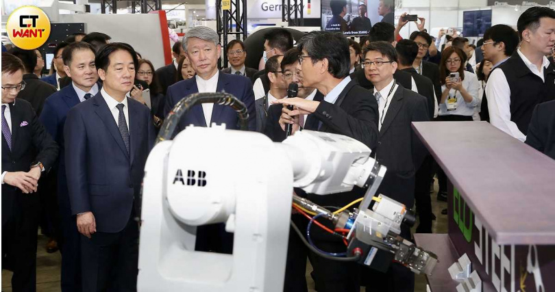 總統賴清德參觀工具機展。（圖／黃耀徵攝）