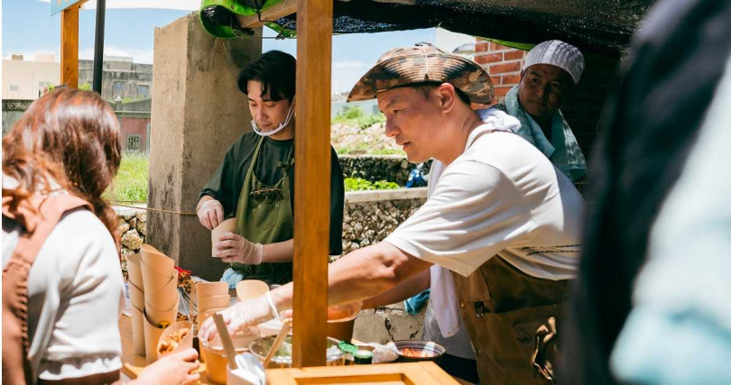 施名帥（左）、李銘忠（中）與李銘順（右）聯手經營快閃店。（圖／公視提供）
