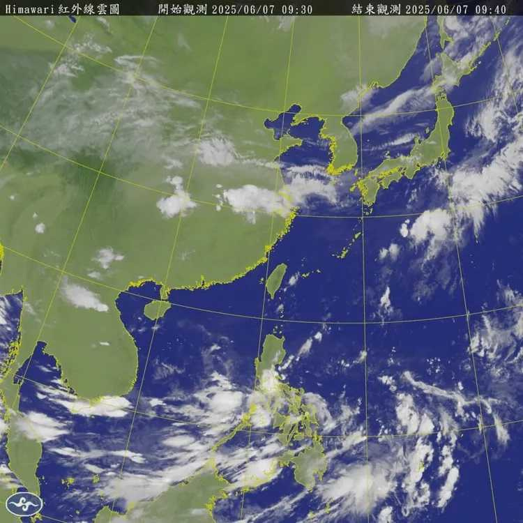 菲律賓東方海面有熱帶擾動發展機率,不排除形成今年第1個颱風「蝴蝶」。(圖/氣象署提供)