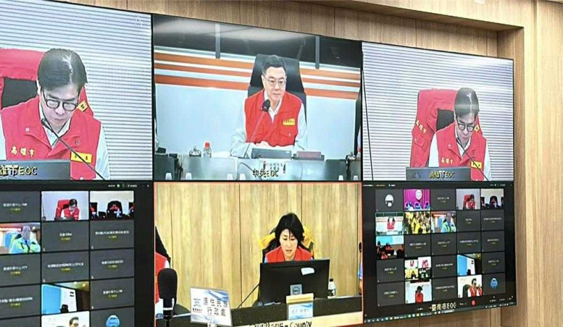 台東縣災害應變中心第1次工作會報，並將與行政院長卓榮泰同步視訊。（圖／蔡旻妤攝）