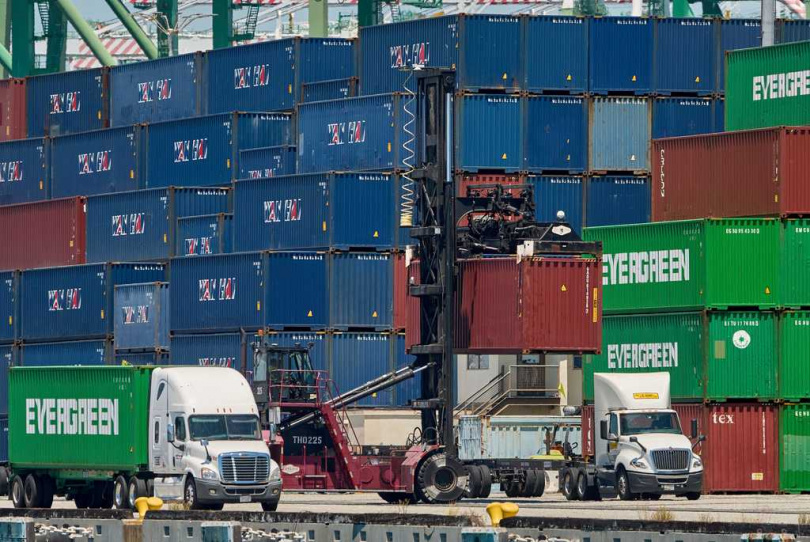 川普宣布新一輪關稅調整，針對多國進口商品課徵最高41％關稅，引發全球經濟震盪。