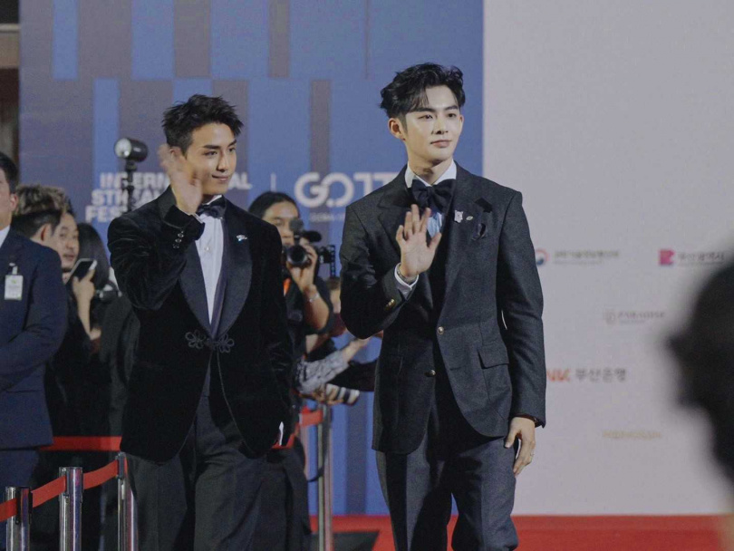 蕭子墨（右）、Anson Kong 江𤒹生（左）睽違11年同台。（圖／三和娛樂）