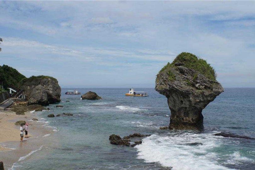 鵬管處隨機稽查6家小琉球業者,有4家未依規定為遊客投保責任險。(圖/中國時報羅琦文攝)