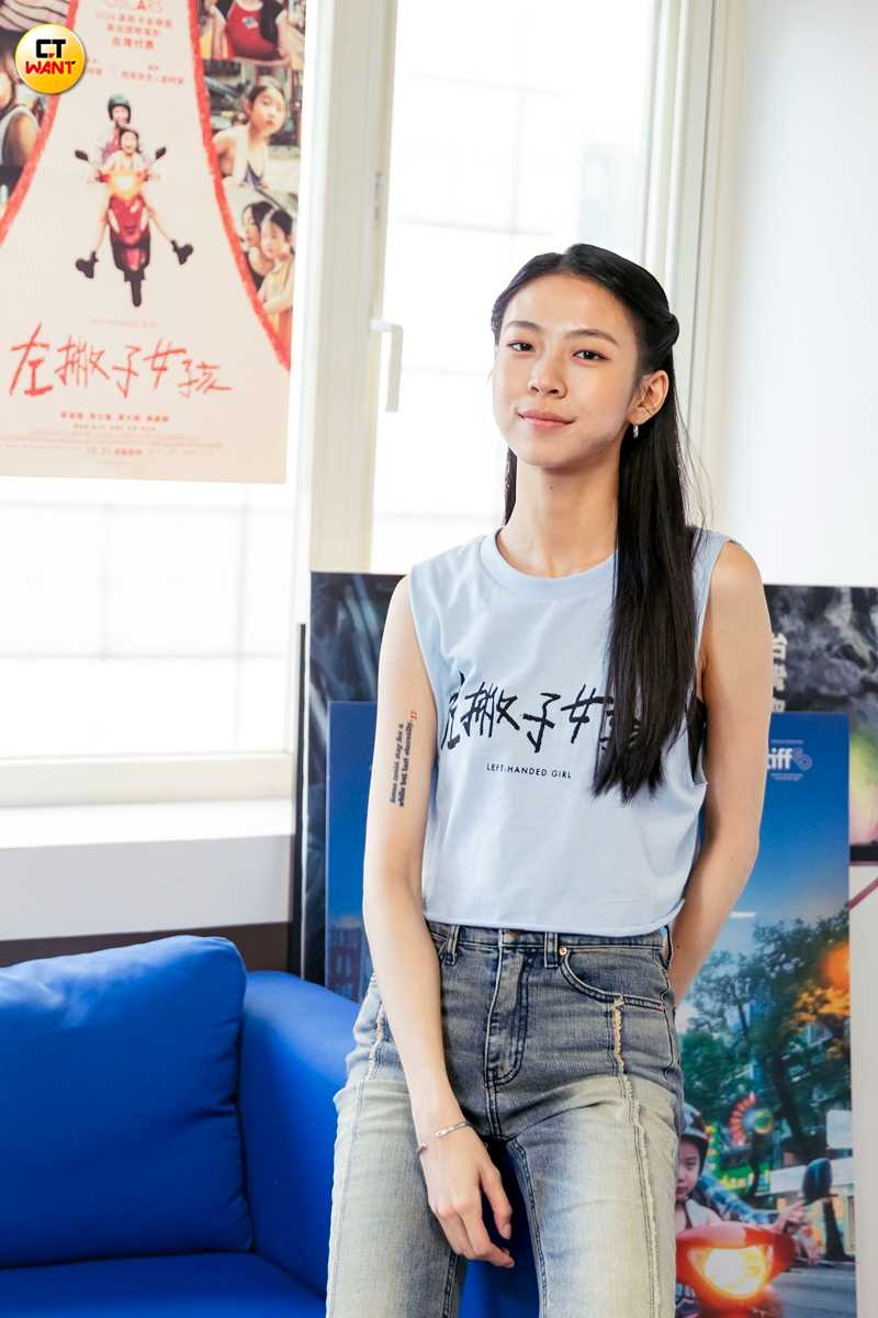 因為拍攝《左撇子女孩》又入圍金馬獎，忽然被很多人認識討論，馬士媛坦言還在習慣這種感覺。（圖／楊澍攝）