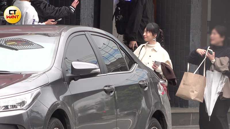 林毓家與許莉廷對到眼後立刻別開視線。（圖／本刊攝影組）