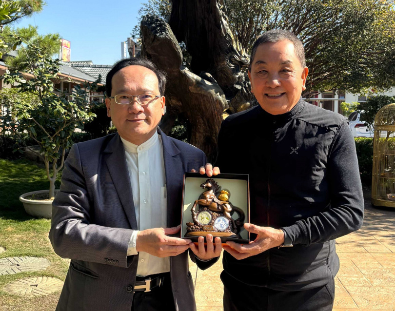 「錢母」表面是使用純金純銀,所以,靈驗度較高。 (圖/楊登嵙提供)