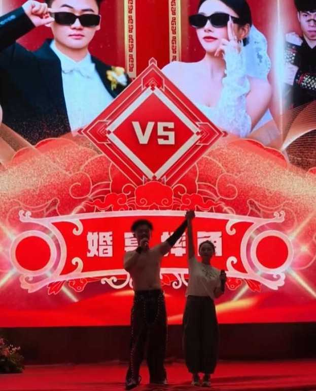 大陸貴州省遵義市一場別開生面的婚禮近日在網路上迅速走紅。（圖／翻攝自瀟湘晨報）