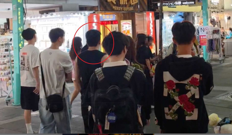 日前孫生和一群友人現身台北市西門町徒步區。(圖/讀者提供)