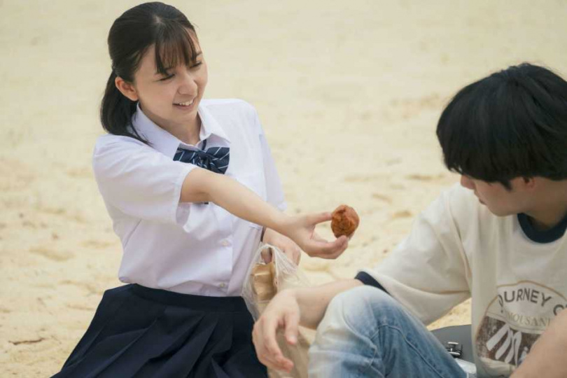 上白石萌歌（左）在電影中飾演赤楚衛二同校的學妹。（圖／天馬行空提供）