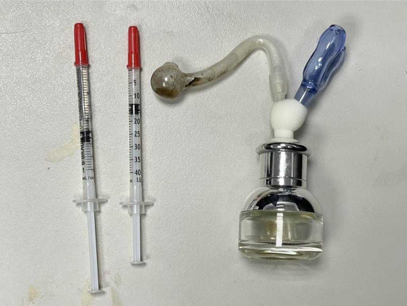 現場發現毒品及吸食器。（圖／民眾提供）