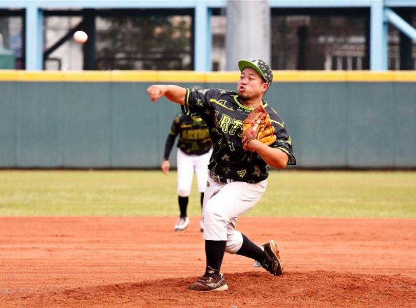 Artist藝人明星隊投手胡兆男登板。(圖/張鎧乙攝)