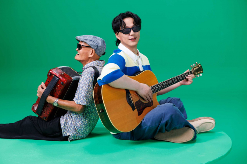 蕭煌奇推出和李炳輝合作新歌〈輝煌旅行社〉。（圖／華納音樂提供）