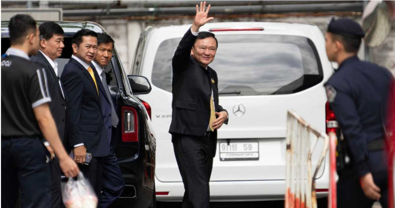 泰國法院駁回戴克辛「冒犯王室」案，認定證據不足。